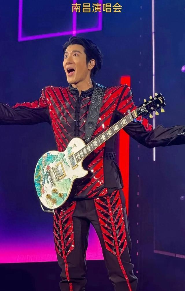 王力宏南昌演唱会炸裂！30年音乐传奇燃爆英雄城，全场泪崩