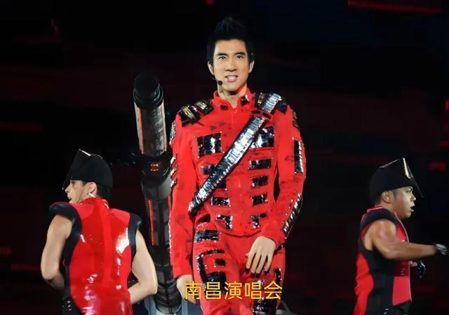 王力宏南昌演唱会炸裂！30年音乐传奇燃爆英雄城，全场泪崩