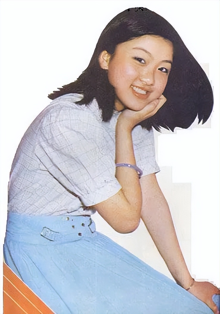 她曾是著名歌手，和情人合唱，未料歌名一语成谶，双双饮弹而亡