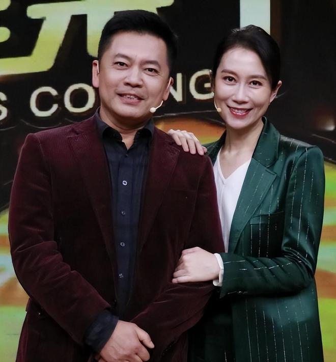 拒绝巩俐！出道至今零绯闻，当看到他妻子是谁后，大家才终于明白