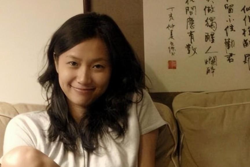 从19岁起男人不断，至今还没玩够，“风流才女”徐静蕾现形记