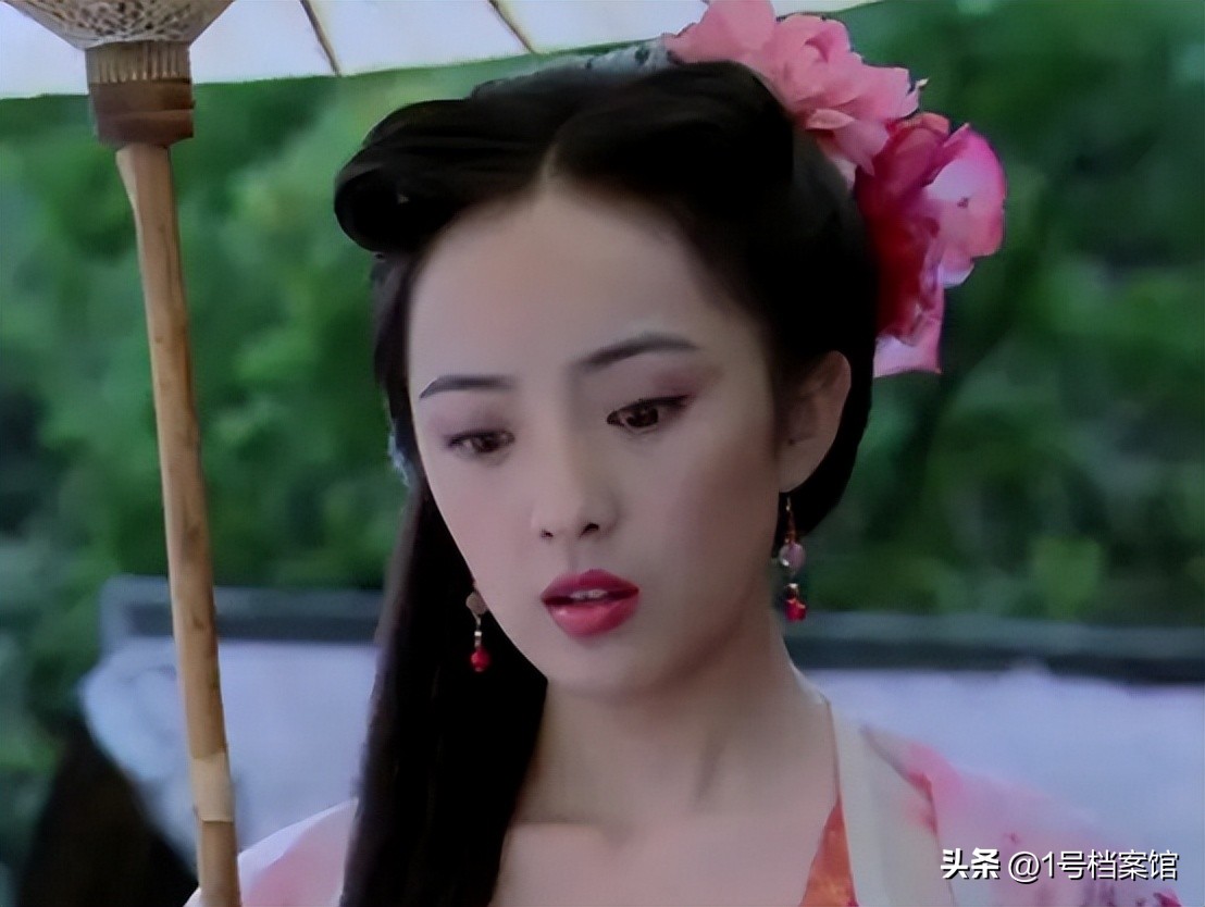 原来《火凤凰》中的父女现实是夫妻，结婚已有16年，孩子都15岁了