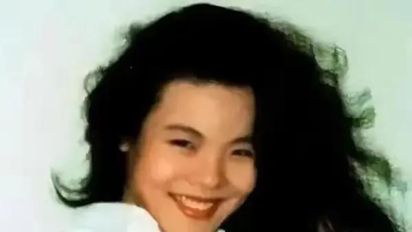 春晚爆红后，她洗完澡从23楼一跃而下，临终时说：妈，我好后悔