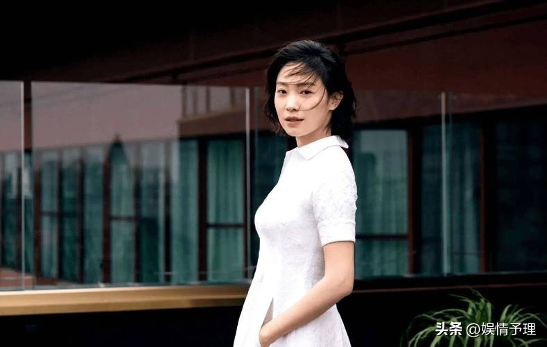 演完张颂文的老婆，又演白宇的同事，40岁的她常演配角却是剧抛脸