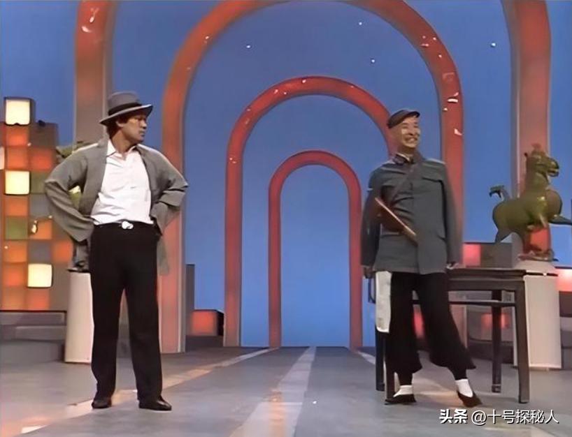 70岁陈佩斯拄拐杖现身，苍老许多，开电动三轮车，两次翻进水沟！