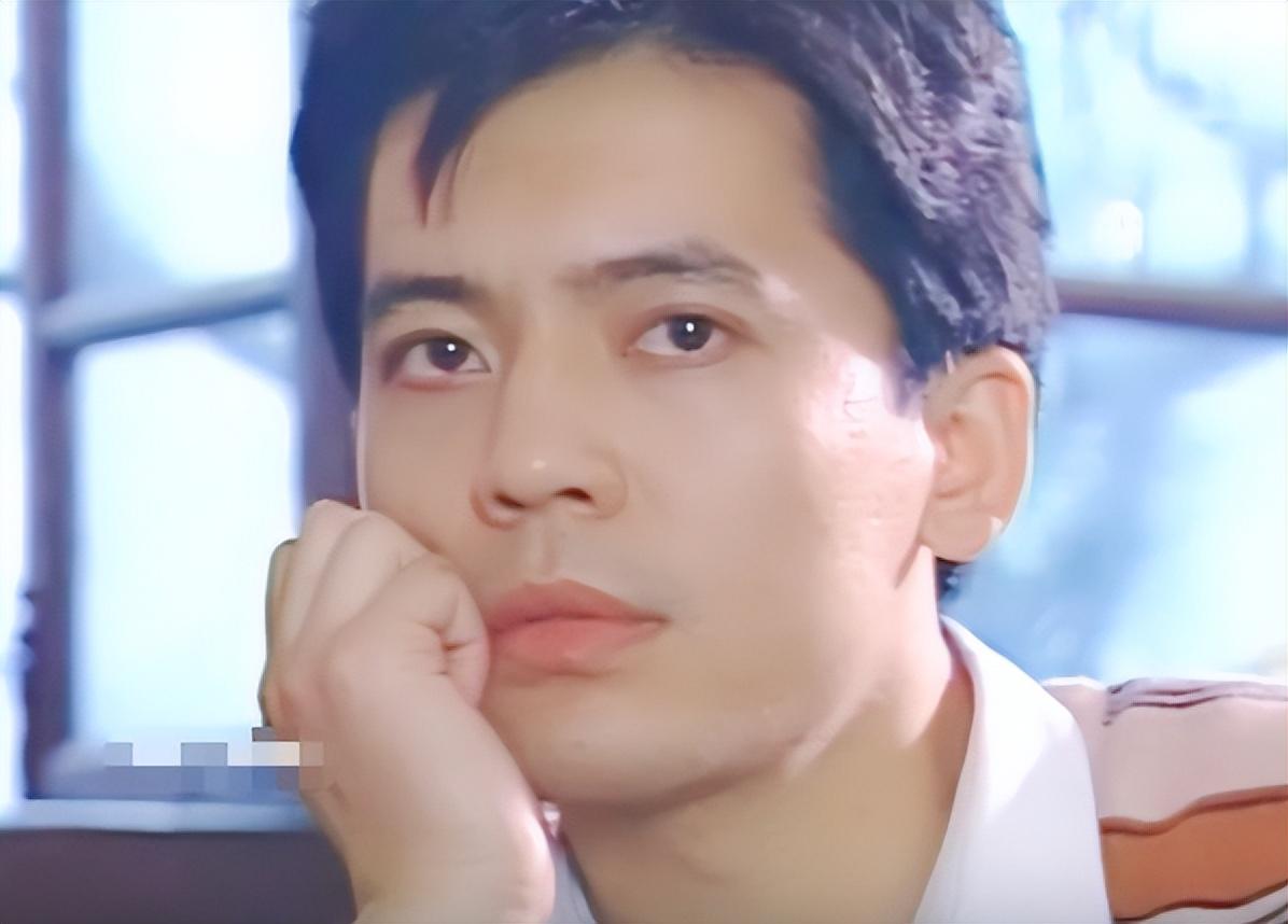 拒绝巩俐！出道至今零绯闻，当看到他妻子是谁后，大家才终于明白