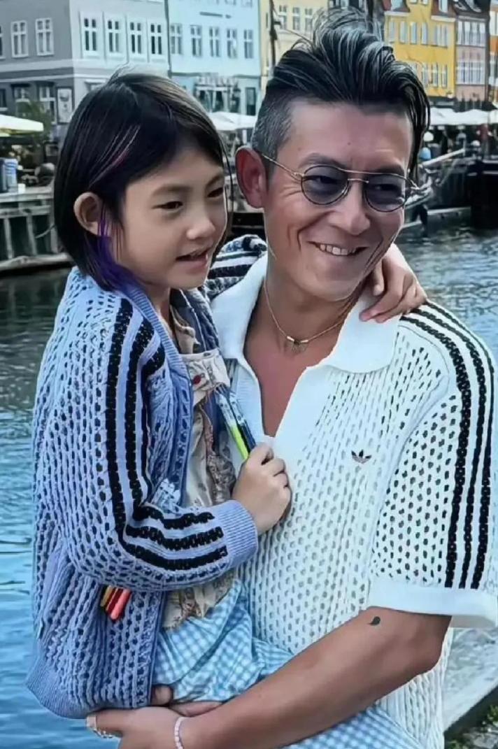 崇洋媚外，毁了张柏芝，“不可一世”的陈冠希，终究是付出了代价