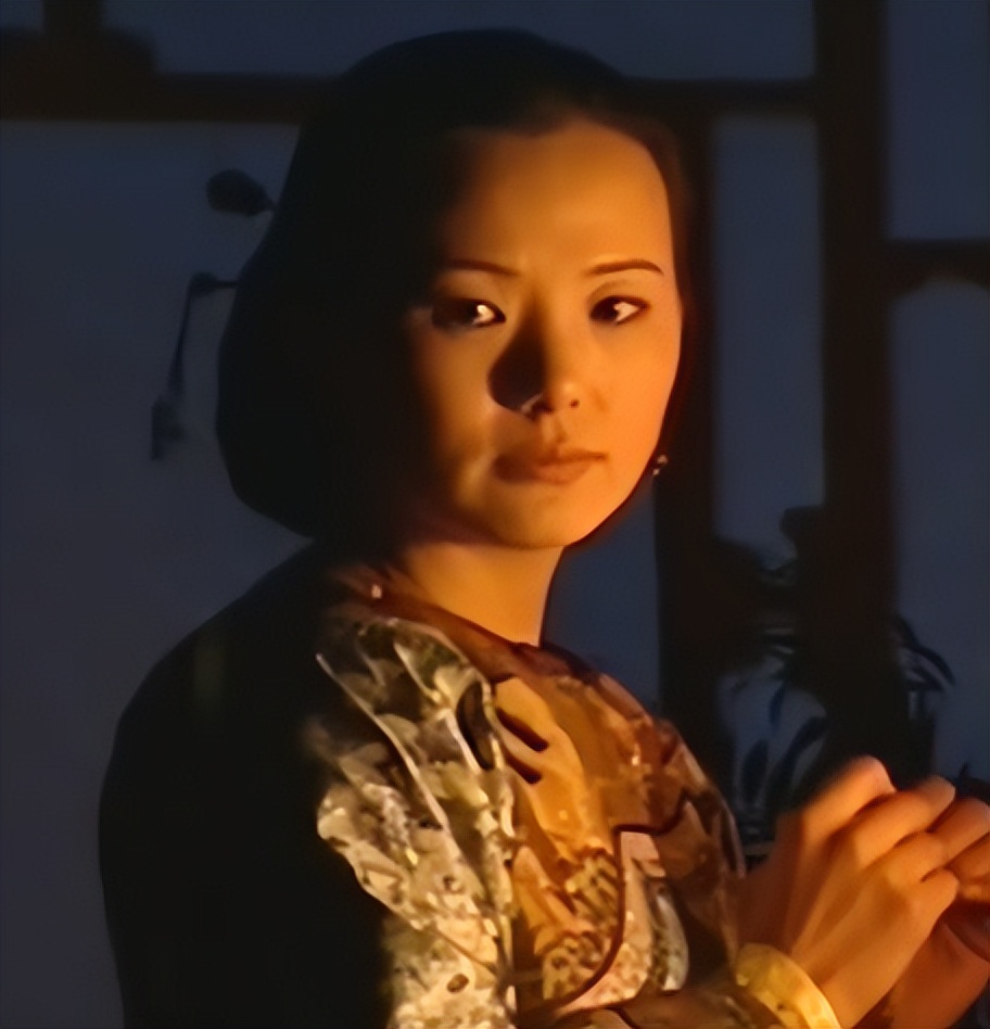 她陪伴陈道明8年，2亿身价不求名分，转身嫁王菲初恋成人生赢家