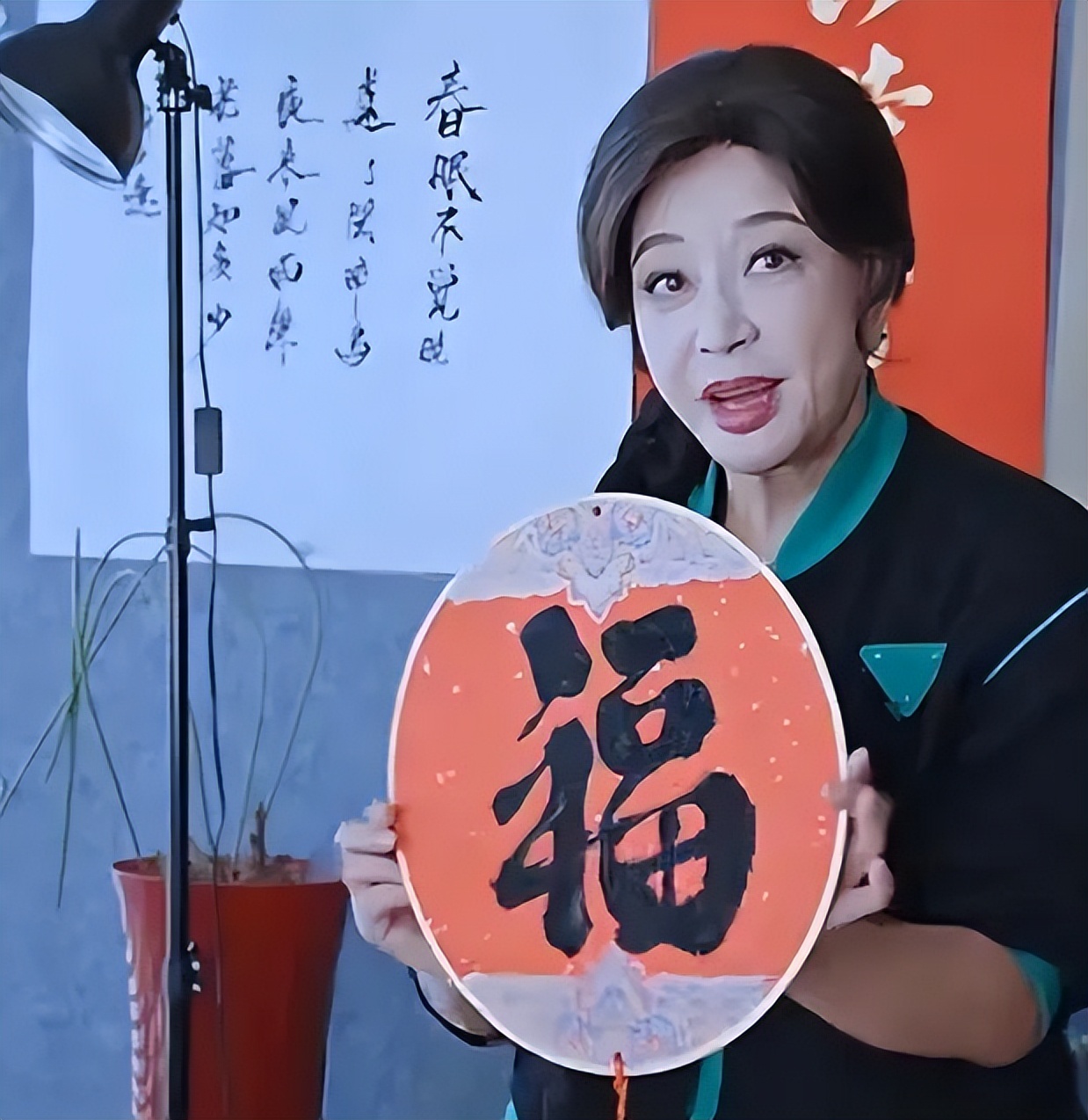刘晓庆的大豪宅曝光，家里院子超大，还养了四只小狗