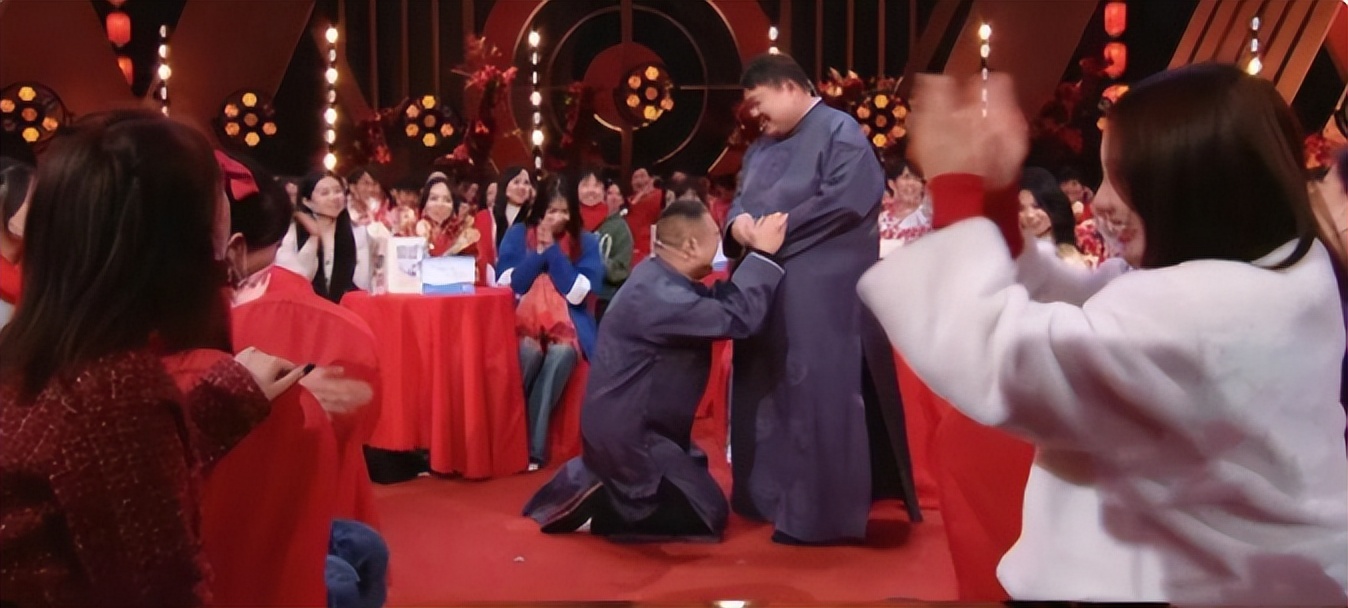 5次“搞砸”春晚，不是时代抛弃了岳云鹏，而是他从未读懂郭德纲