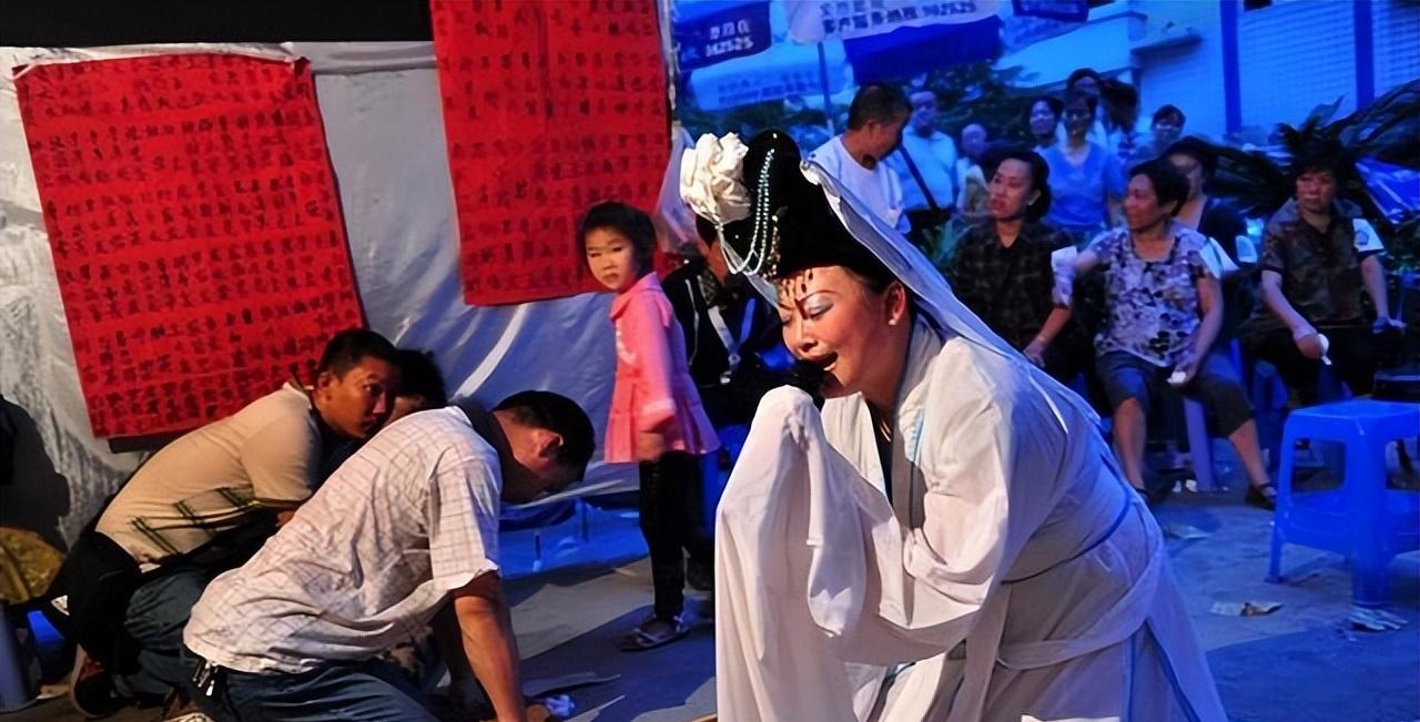李美珍：专业哭灵24年，一场3000元一天三场，如今已给俩儿子买房