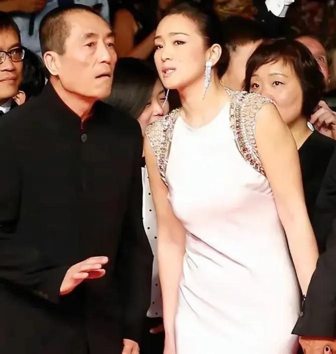 事实证明，陪法国总统访华的巩俐，已走上另一条大道