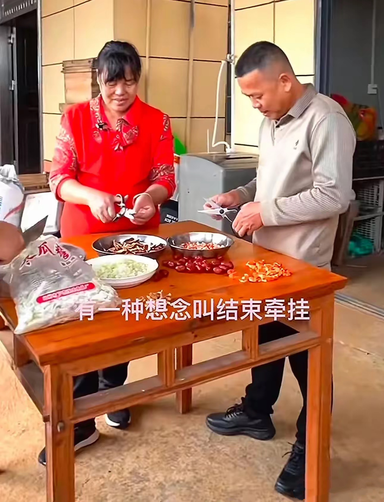 全红婵回迈合村过年，湛江政府专车护送，她穿卫衣看着瘦了好多