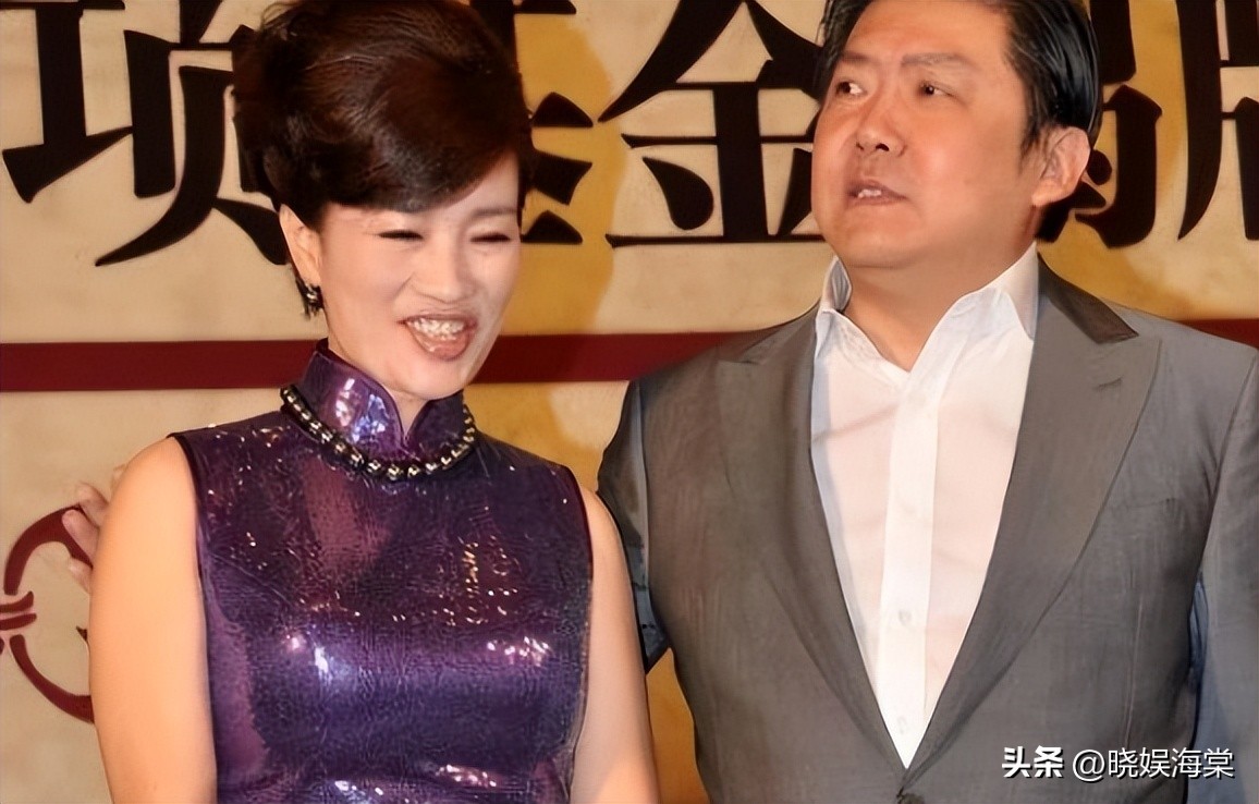 温州富婆胡洁，前脚送前夫进监狱，后脚风光带娃嫁给周立波！
