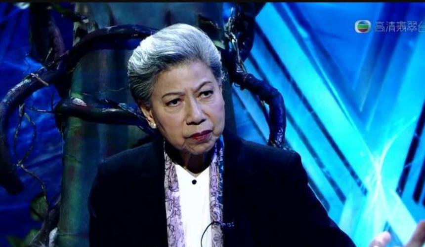 一生未婚，无儿无女，提前办理遗体捐献，90岁的罗兰比琼瑶更清醒