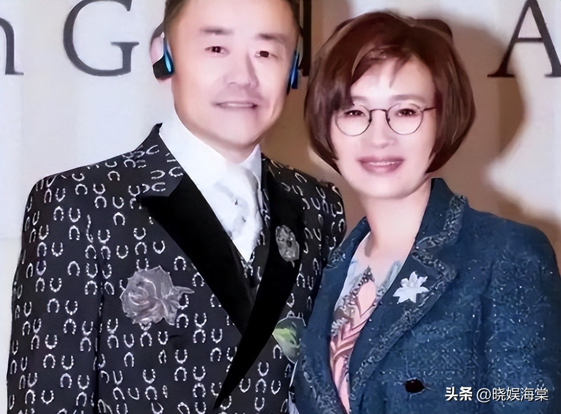 温州富婆胡洁，前脚送前夫进监狱，后脚风光带娃嫁给周立波！