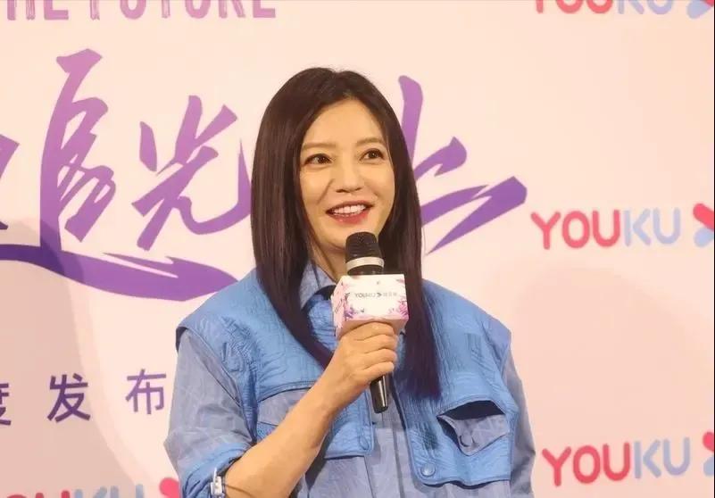 赵薇为何债务缠身？曾经身价60亿，为何因8488元成为被执行人？