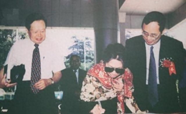 杨振宁原配杜致礼：出身名门的顶级名媛，继子们感谢翁帆的付出