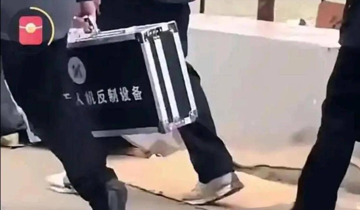 游客疯狂围堵差点引发冲突，大年初一全红婵怒而发声，理智一点吧