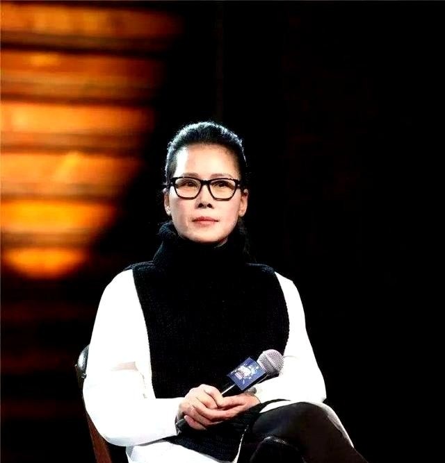 田震：不后悔和那英闹掰，我和她不熟，23年后，二人差距一目了然
