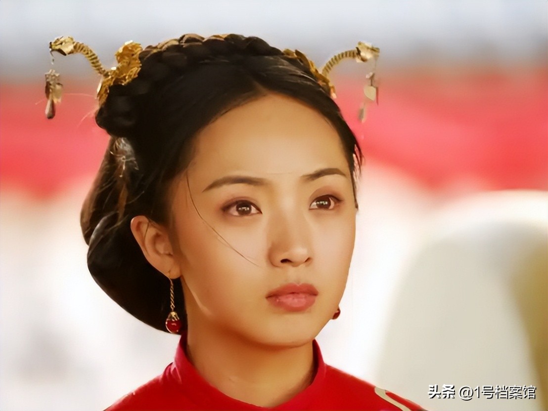 原来《火凤凰》中的父女现实是夫妻，结婚已有16年，孩子都15岁了