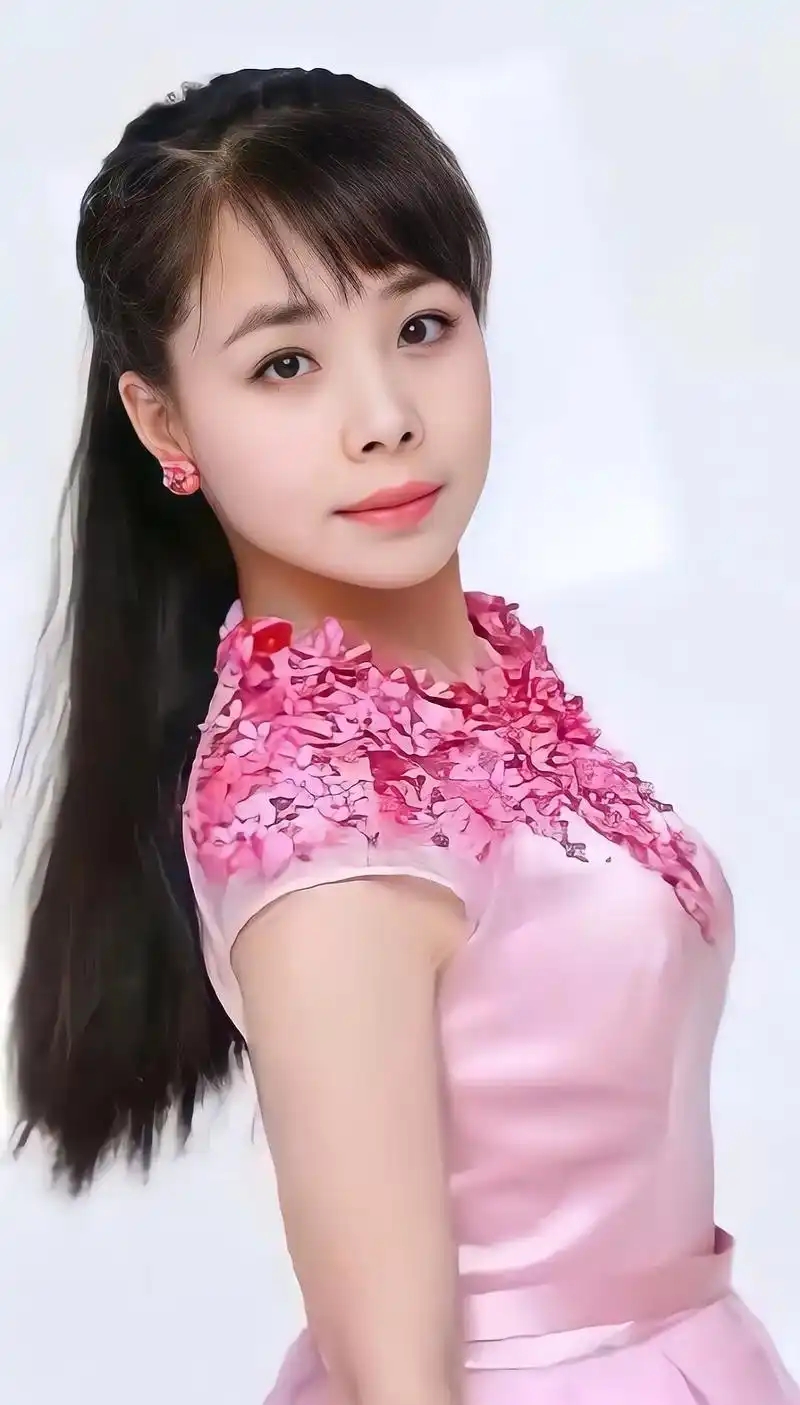 王二妮：23岁成名，放弃百万年薪下嫁农村，如今咋样了