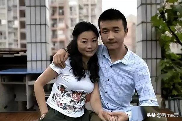 23岁小伙爱上46岁大妈，婚后不生孩子，8年过去了两人现在怎样？