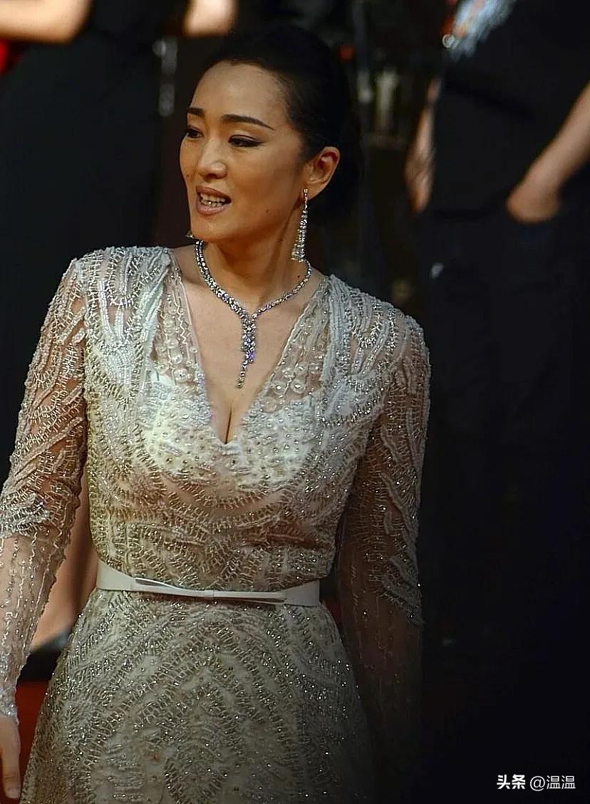 都在说巩俐膀大腰圆，这才是极品的好身材，丰乳肥臀太好看！
