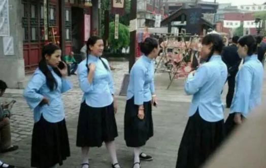 横店13万群演现状：美女泛滥，懒汉遍地，降薪后他们该何去何从？