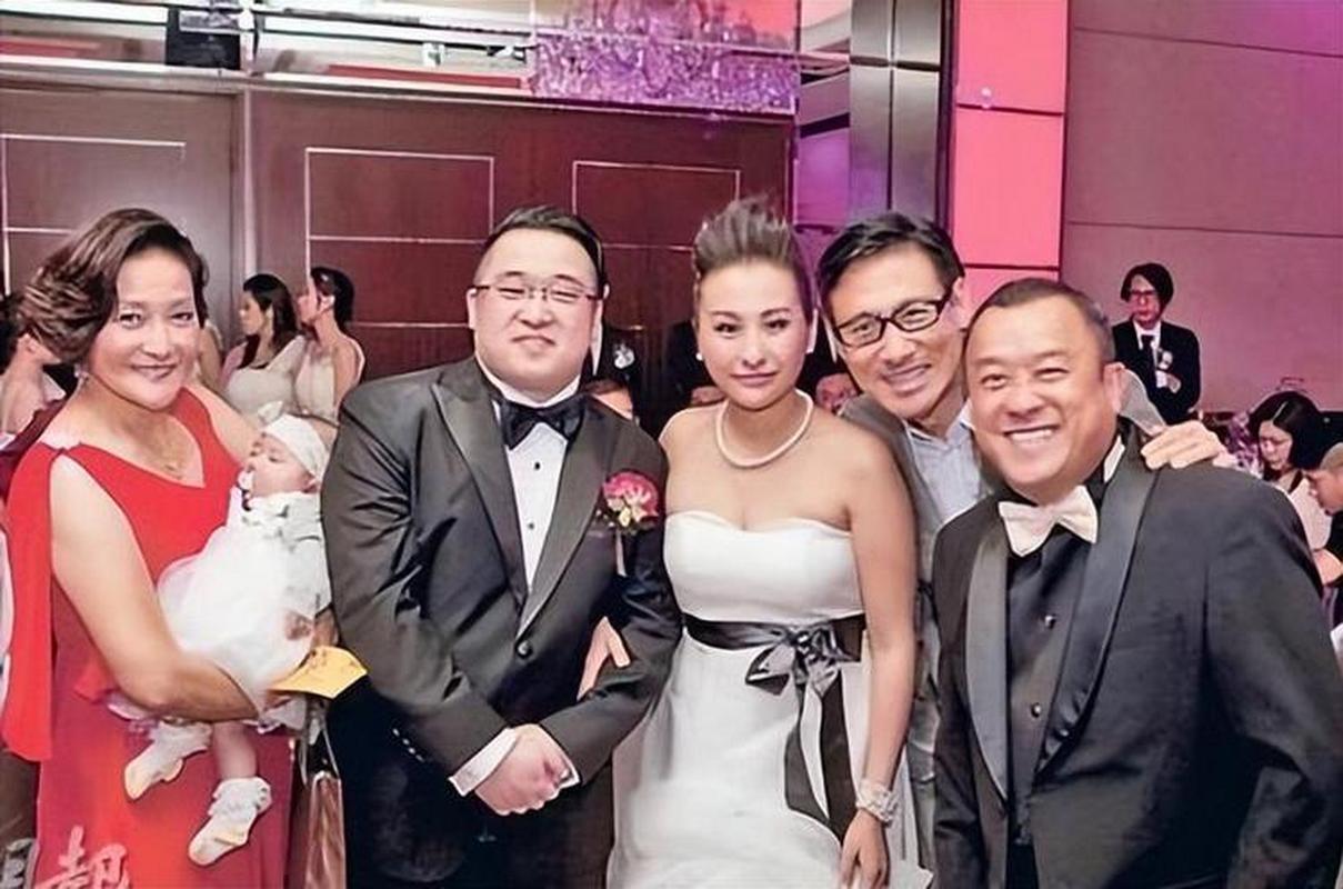 雄踞香港的曾志伟，没想到自己60大寿上，被儿媳弄得“颜面扫地”