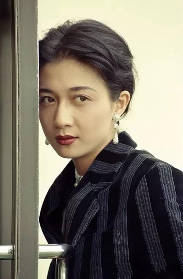 成龙私生女吴卓林：一生都被嫌弃，如今放下一切重获新生