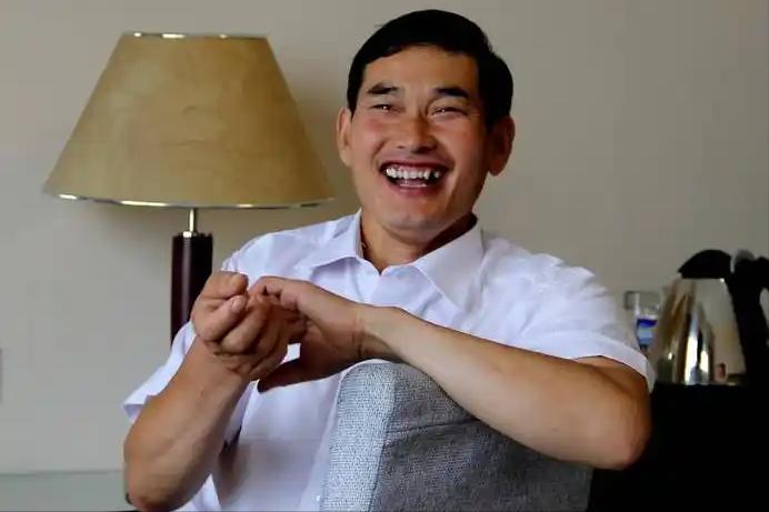 大衣嫂轰走拜年乡邻！大衣哥欲哭无泪：现场曝光，恐成下一个王菲
